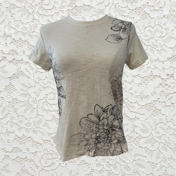 Pilcro Tops - vintage black and white all over floral printed baby tee